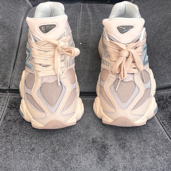 WOMEN’S New Balance 9060 Ivory Cream Pink Sand - Picture 3 of 10
